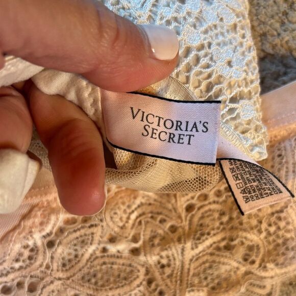 Lace Intimates Set in Cream - Picture 3 of 14